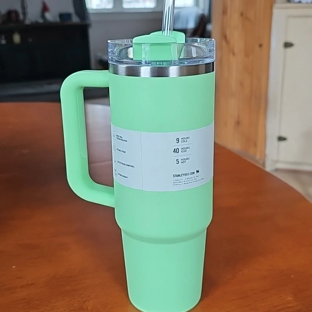 Stanley 30 oz Quencher H2.0 Tumbler - Picture 3 of 4